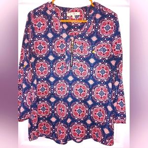 Worn twice size Medium cute top!